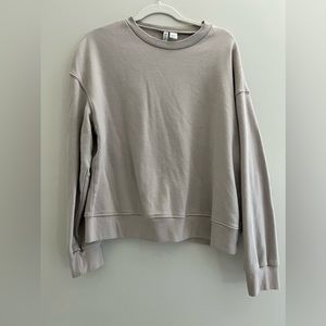 *like new* pull over sweatshirt